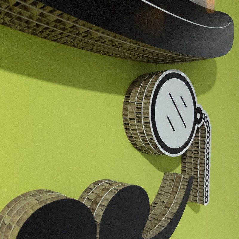 Corporeo decoración carton